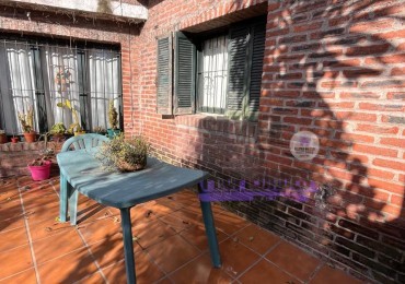 CASA EN VENTA 4 AMBIENTES AZOPARDO 4100